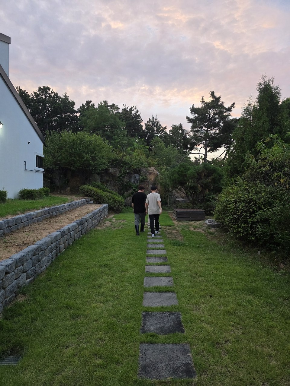 지평점 — 정원 산책로